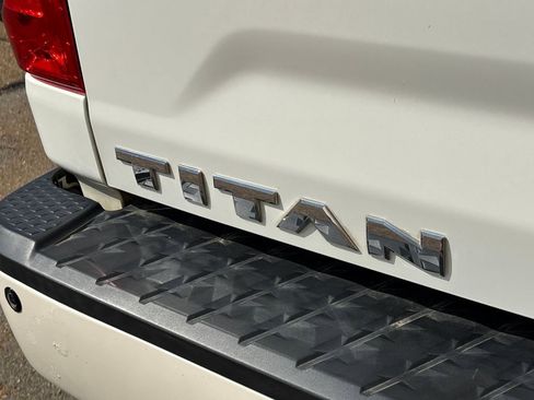 Used 2018 Nissan Titan SL image 30