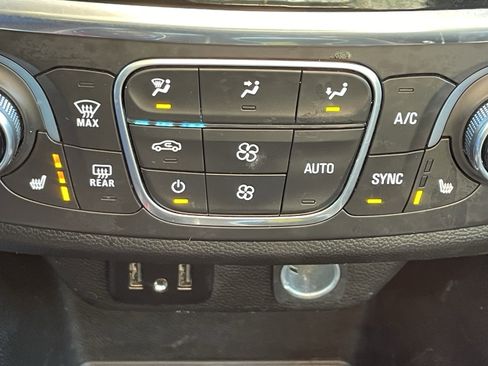 Used 2019 Chevrolet Traverse LT image 29