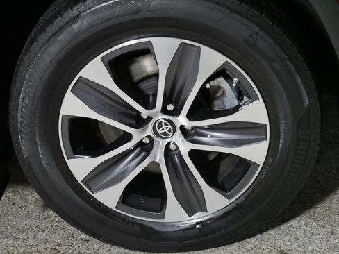 Used 2021 Toyota Highlander XLE image 15