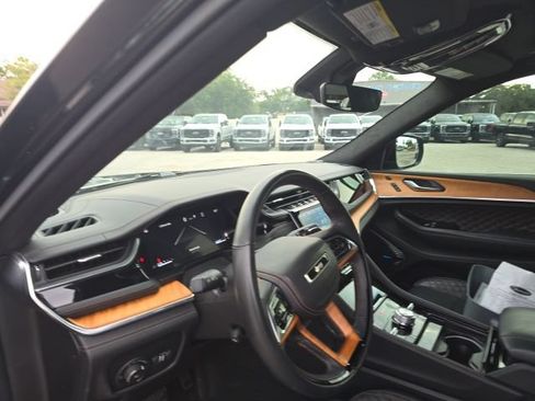 Used 2024 Jeep Grand Cherokee L Summit AWD/4WD image 9