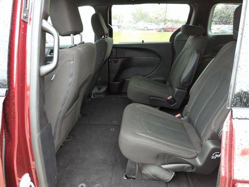 Used 2021 Chrysler Pacifica Touring w/ S Appearance Package FWD image 20