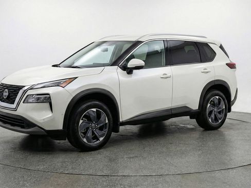 Used 2025 Nissan Rogue SV AWD/4WD image 3