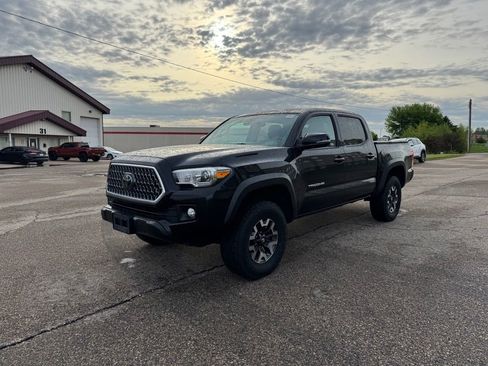 Used 2019 Toyota Tacoma TRD Off-Road AWD/4WD image 10