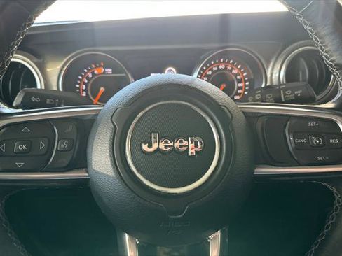 Used 2019 Jeep Wrangler Unlimited Sahara image 22