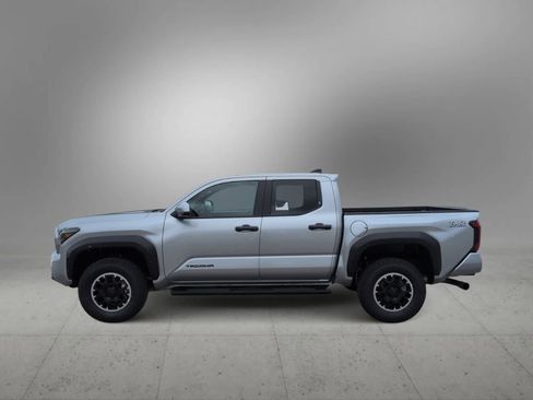 Used 2026 Toyota Tacoma TRD Off-Road AWD/4WD image 3