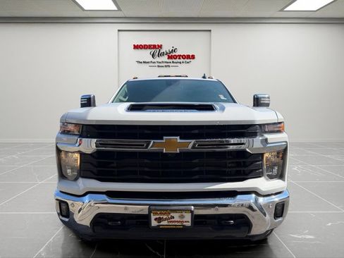 Used 2025 Chevrolet Silverado 3500 LT w/ Texas Edition AWD/4WD image 2