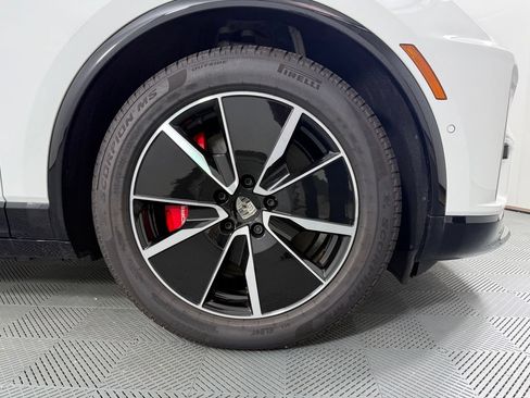 Certified 2025 Porsche Macan Turbo Electric AWD/4WD image 13