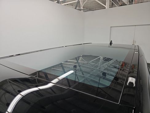 Used 2025 Rivian R1S Adventure image 13