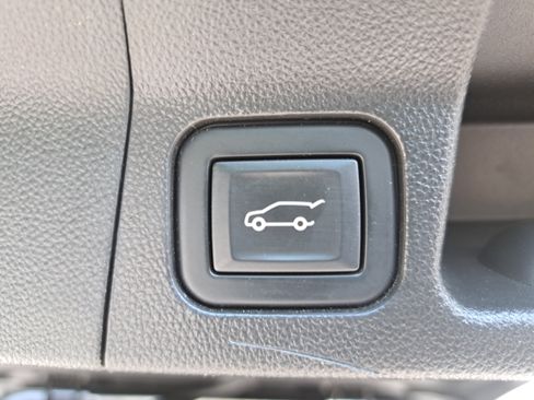 Used 2020 GMC Acadia SLE w/ Driver Convenience Package FWD image 13