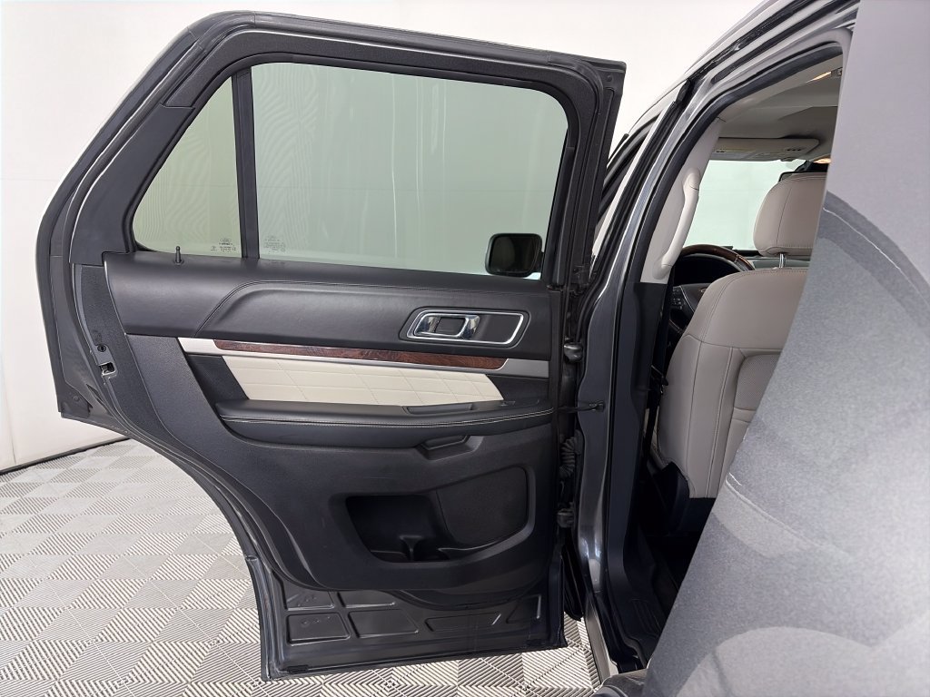 Used 2017 Ford Explorer Platinum AWD/4WD image 12