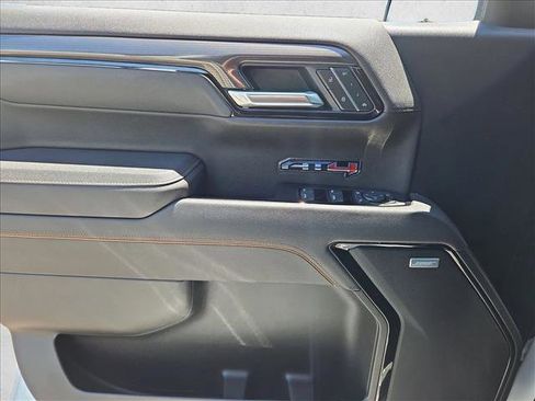 Used 2025 GMC Sierra 1500 AT4 w/ AT4 Premium Package AWD/4WD image 9