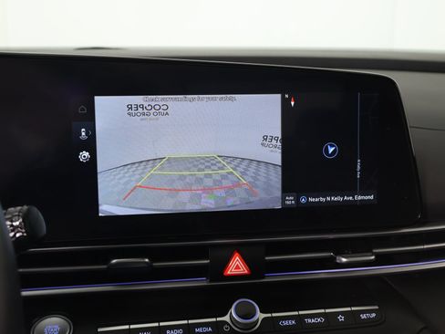 Certified 2025 Hyundai Elantra Limited FWD image 6