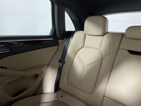Used 2025 Porsche Macan image 15