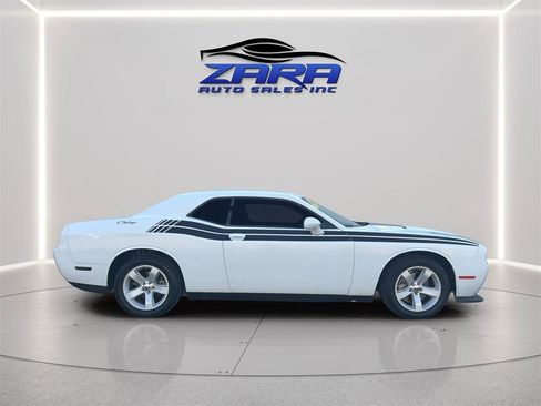 Used 2013 Dodge Challenger SXT RWD image 8