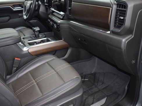 Used 2024 Chevrolet Silverado 1500 High Country image 11