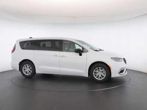 New 2026 Chrysler Pacifica Select image 29