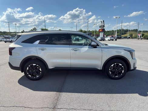 Used 2026 Kia Sorento S AWD/4WD image 10