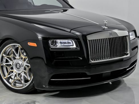 Used 2014 Rolls-Royce Wraith image 3