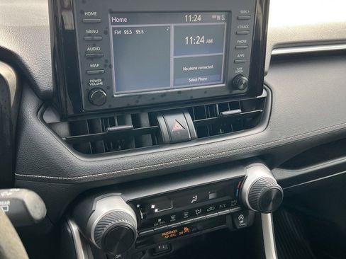 Used 2019 Toyota RAV4 LE image 21