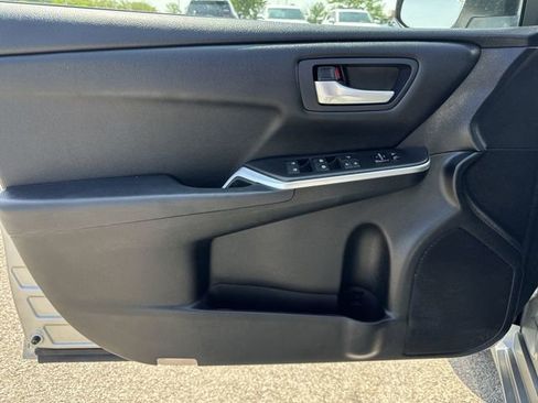 Used 2016 Toyota Camry SE FWD image 20