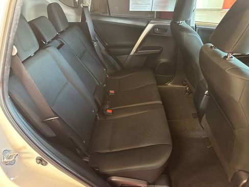 Used 2018 Toyota RAV4 LE w/ Carpet Mat Package FWD image 15