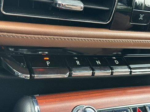 Used 2023 Lincoln Aviator Reserve w/ Equipment Group 201A RWD image 27