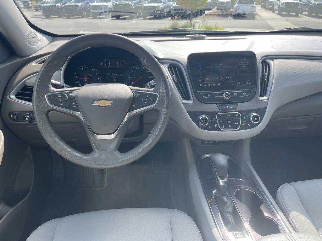 Used 2025 Chevrolet Malibu LT FWD image 15