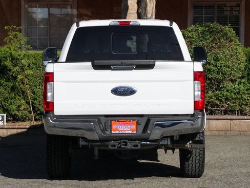 Used 2017 Ford F250 XLT w/ XLT Premium Package image 8