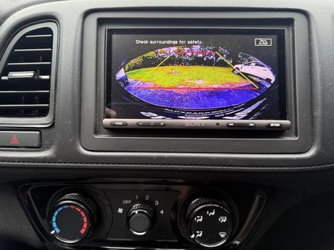 Used 2018 Honda HR-V LX image 16