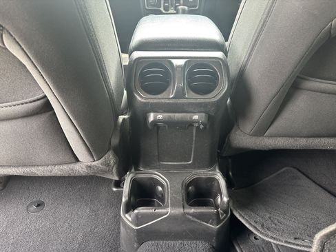 Used 2022 Jeep Gladiator Sport AWD/4WD image 17