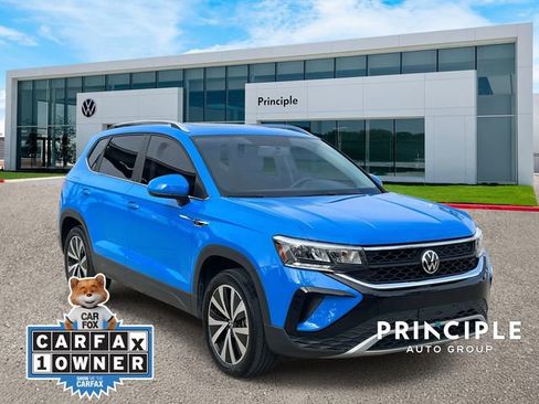 Used 2022 Volkswagen Taos SE w/ Panoramic Sunroof Package image 3