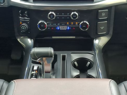 Used 2022 Ford F150 Lariat w/ Equipment Group 502A High AWD/4WD image 17