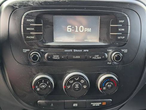 Used 2016 Kia Soul + FWD image 13