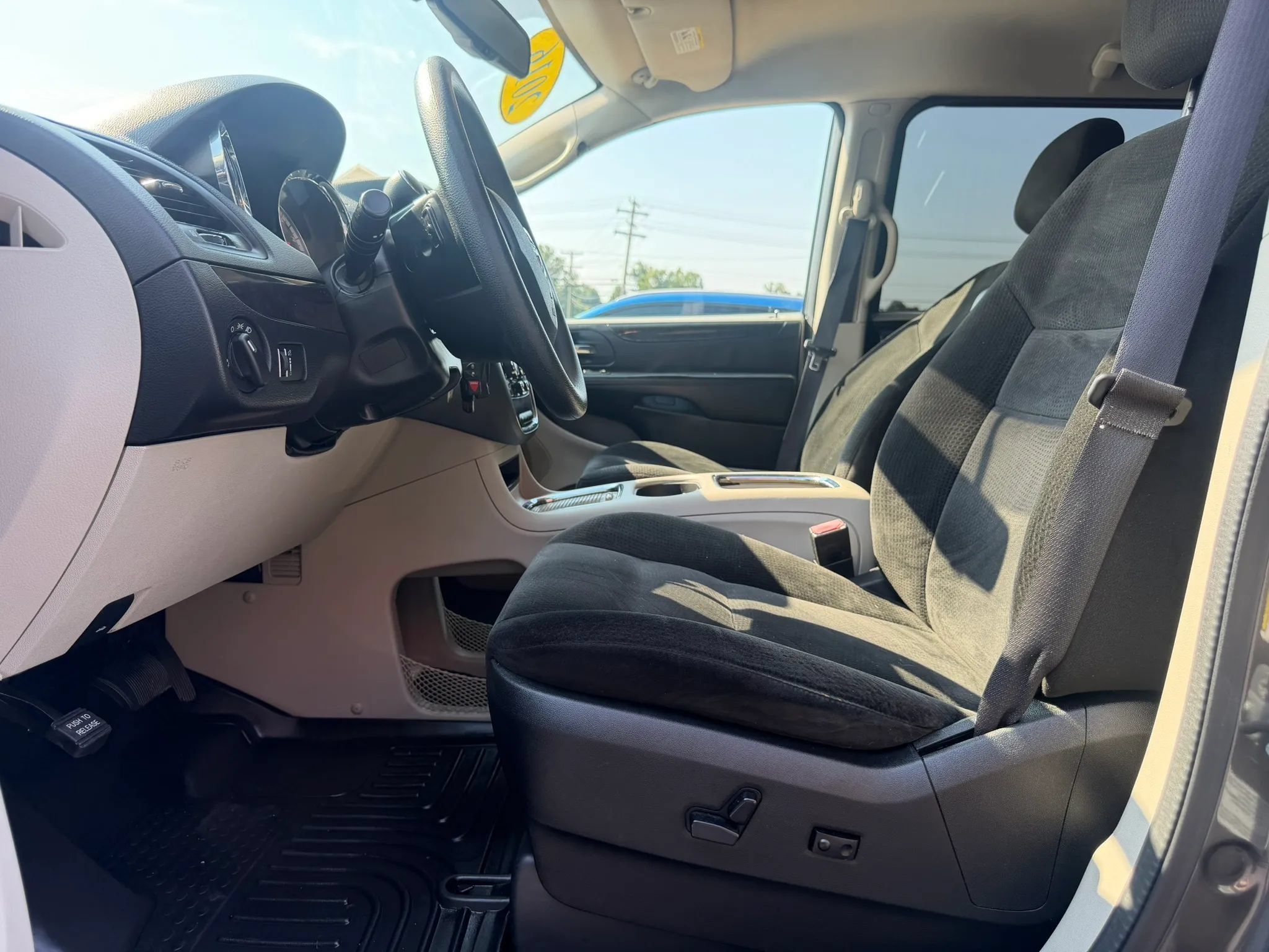 Used 2016 Dodge Grand Caravan SXT FWD image 16