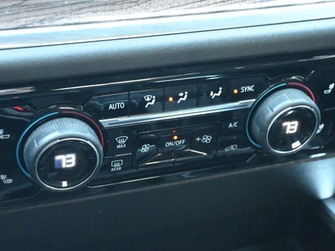 Used 2022 Chevrolet Silverado 1500 RST w/ Protection Package image 21