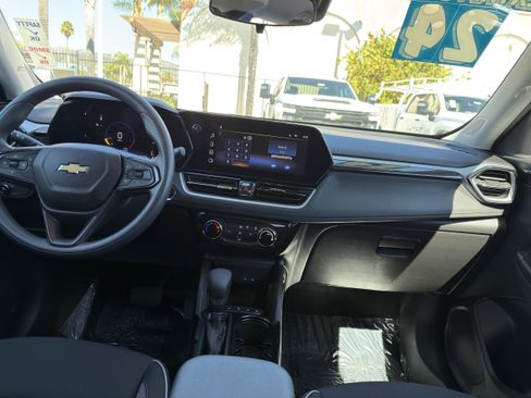 Used 2024 Chevrolet TrailBlazer LT FWD image 19