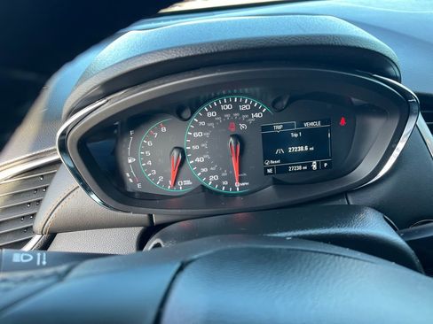 Used 2022 Chevrolet Trax LT w/ LT Convenience Package image 8