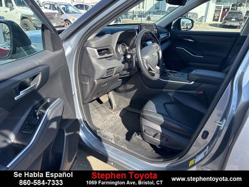 Used 2023 Toyota Highlander XLE image 13