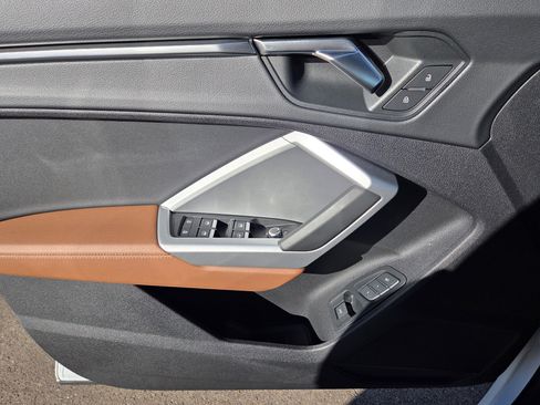 Certified 2025 Audi Q3 2.0T Premium w/ Convenience Package image 9