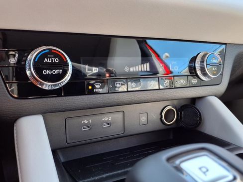 New 2025 Mitsubishi Outlander SE image 23