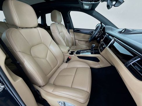 Certified 2023 Porsche Macan AWD/4WD image 29