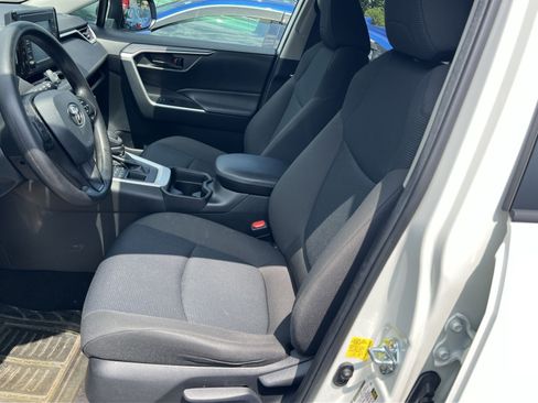 Used 2021 Toyota RAV4 LE AWD/4WD image 10