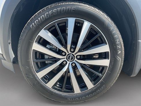 Used 2024 Nissan Pathfinder Platinum FWD image 15