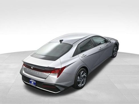 Used 2025 Hyundai Elantra Sport FWD image 28
