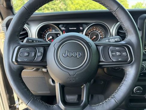 Used 2021 Jeep Gladiator Sport AWD/4WD image 15