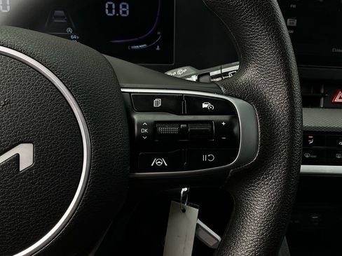 Used 2025 Kia Sportage LX image 32