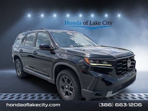 Used 2024 Honda Pilot TrailSport image 1