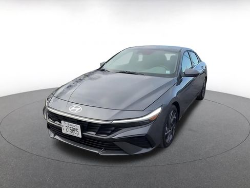 Used 2025 Hyundai Elantra SEL image 7