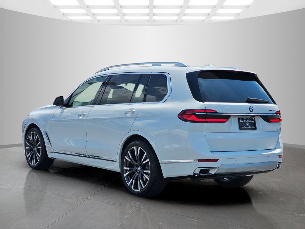 Used 2027 BMW X7 xDrive40i AWD/4WD image 4