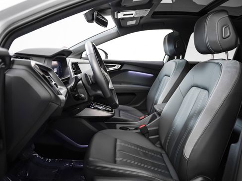 Used 2024 Audi Q4 e-tron Premium Plus w/ Premium Plus image 8